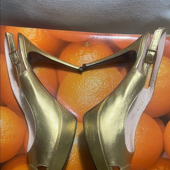 SHOEBOX NEW YORK METALLIC GOLD PEEP TOE SLINGBACK HEELS Size 40 - Picture 5 of 10